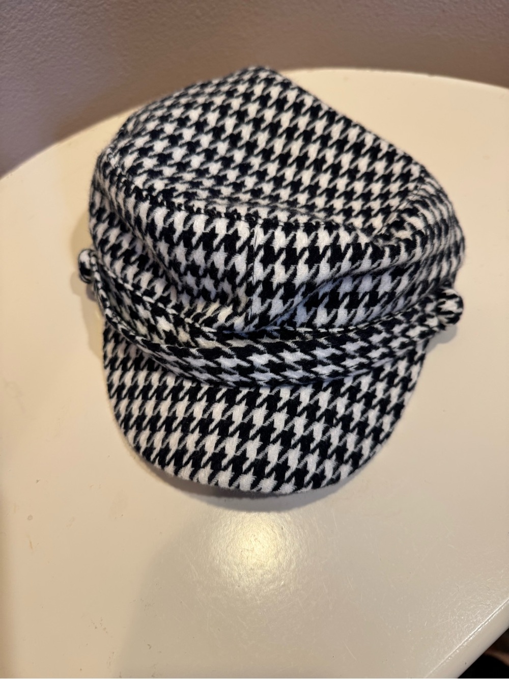 2/$12 🎩 🧣  SALE | Black & White Houndstooth Baker Boy Hat - Women Accessories